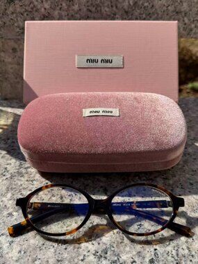 ℒMiu Miu's nerdy tortoiseshell glasses